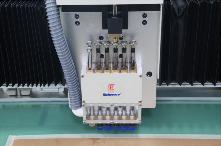 富怡全自動墊板式沖孔機 (6沖刀重型結構)